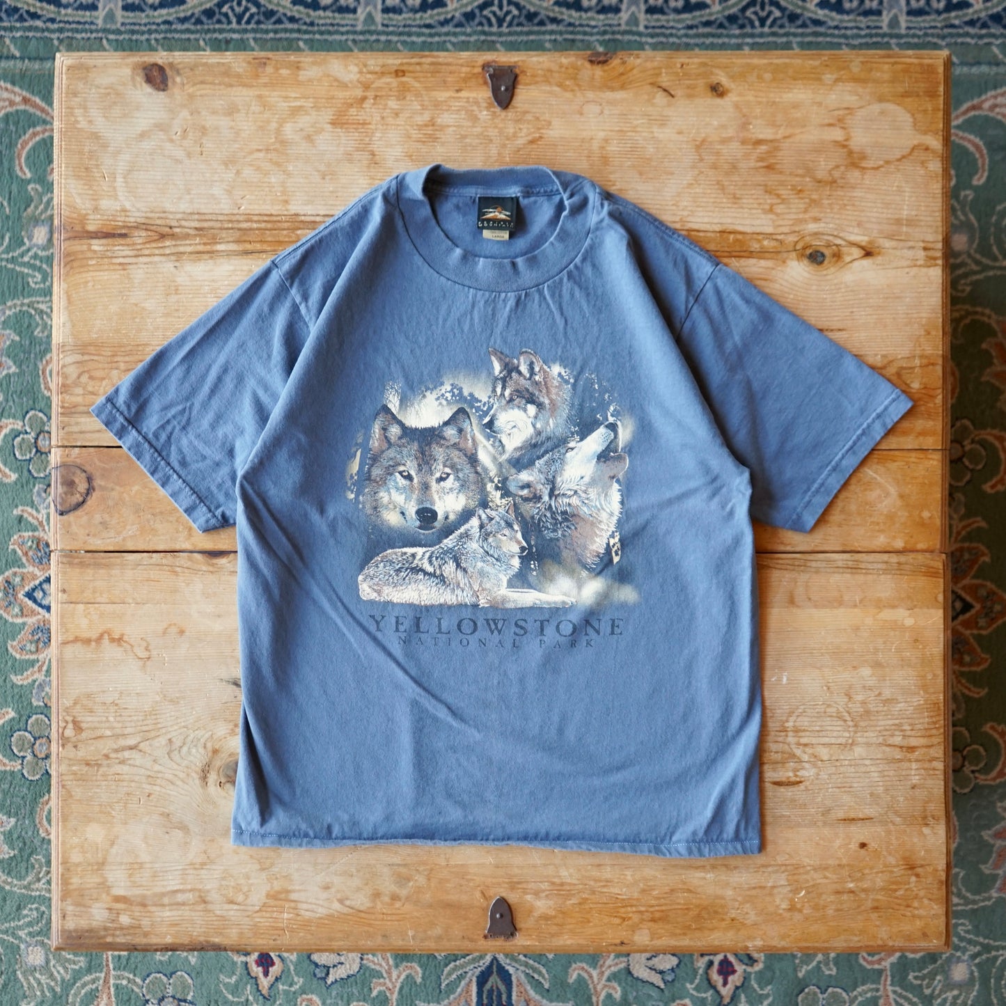 Yellowstone National Park Wolf Tee Size M/L