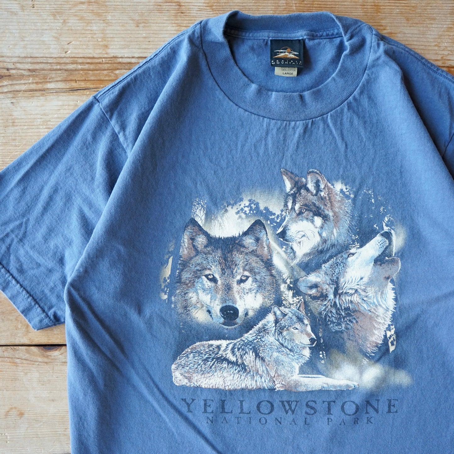 Yellowstone National Park Wolf Tee Size M/L