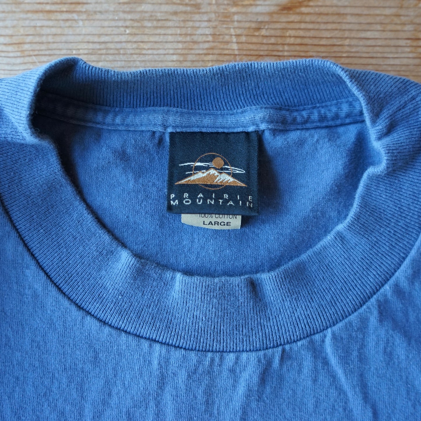 Yellowstone National Park Wolf Tee Size M/L