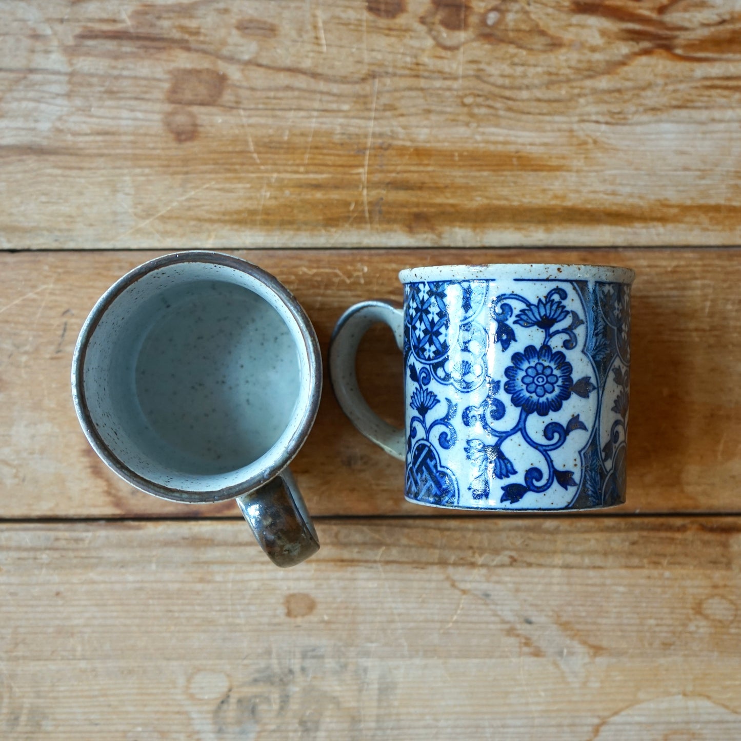 Set of 2 Vintage Mugs