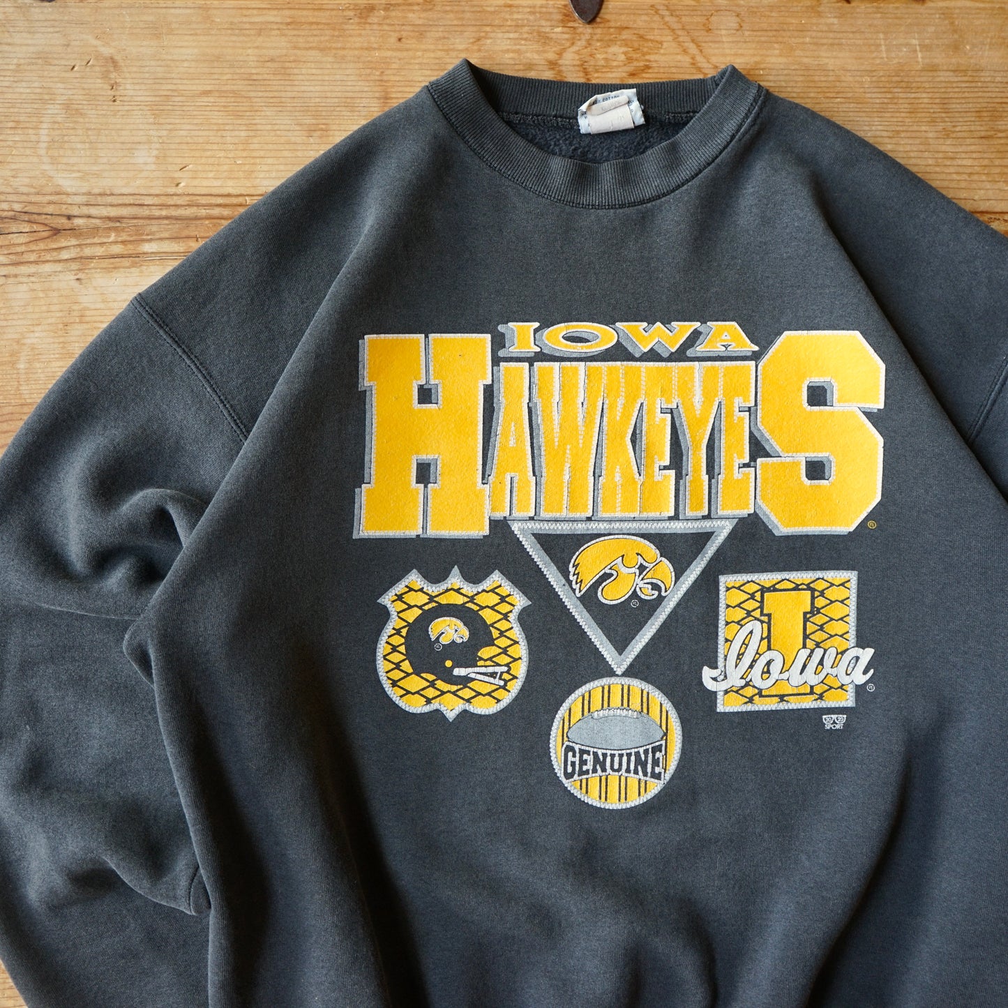 Vintage Iowa Hawkeyes Faded Sweatshirt Size L/XL