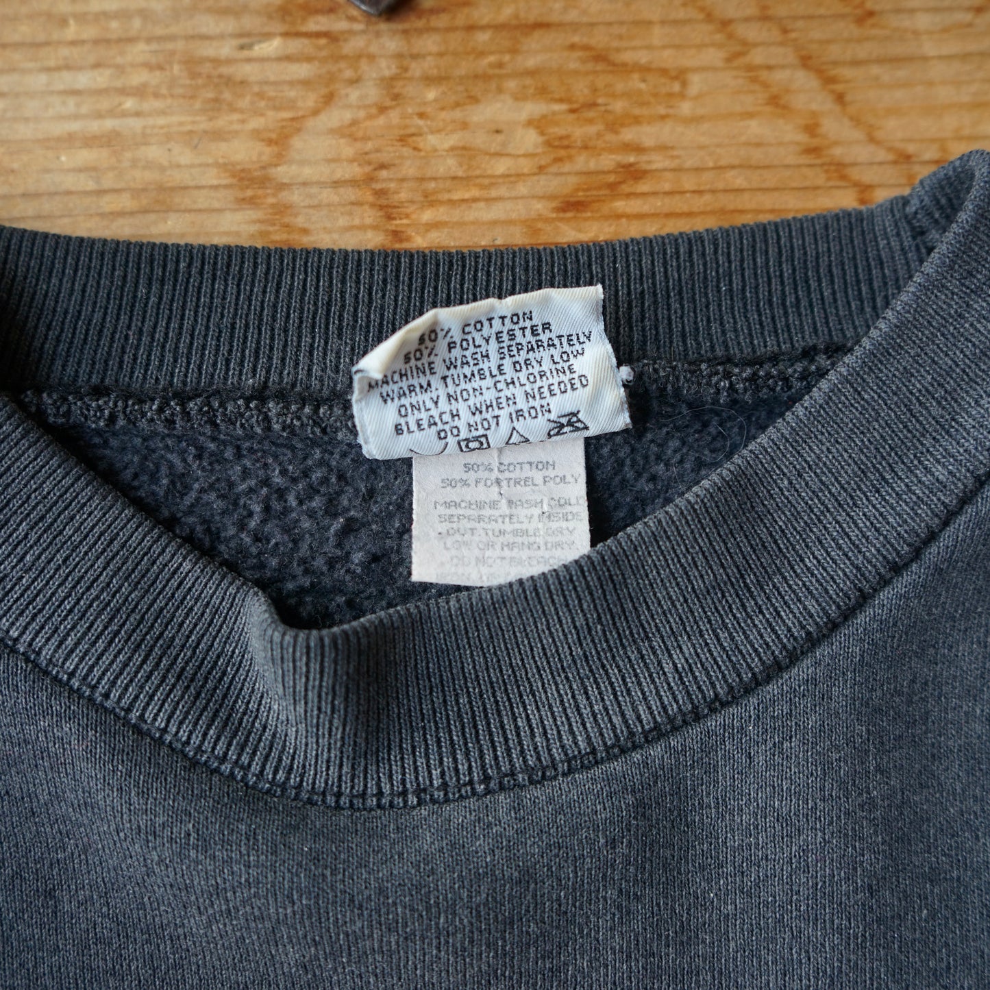 Vintage Iowa Hawkeyes Faded Sweatshirt Size L/XL