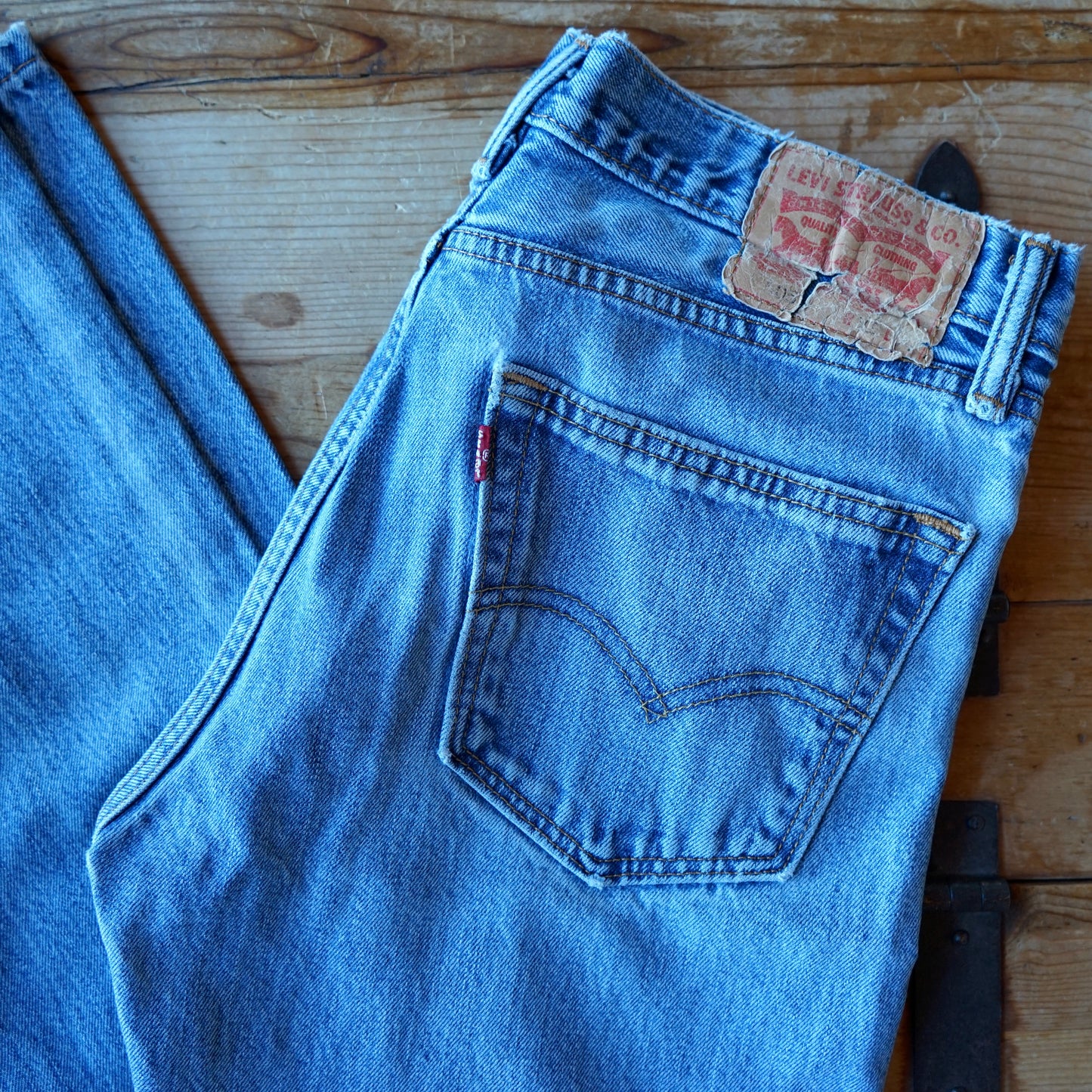 Distressed 505 Levis 32W 34L