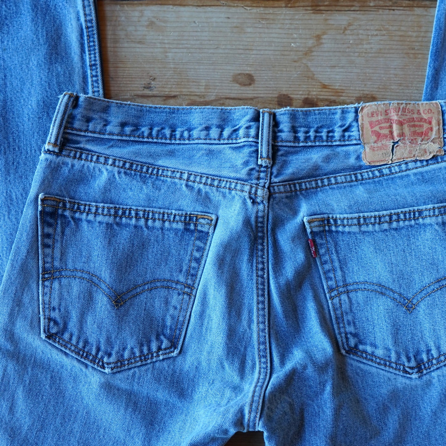 Distressed 505 Levis 32W 34L