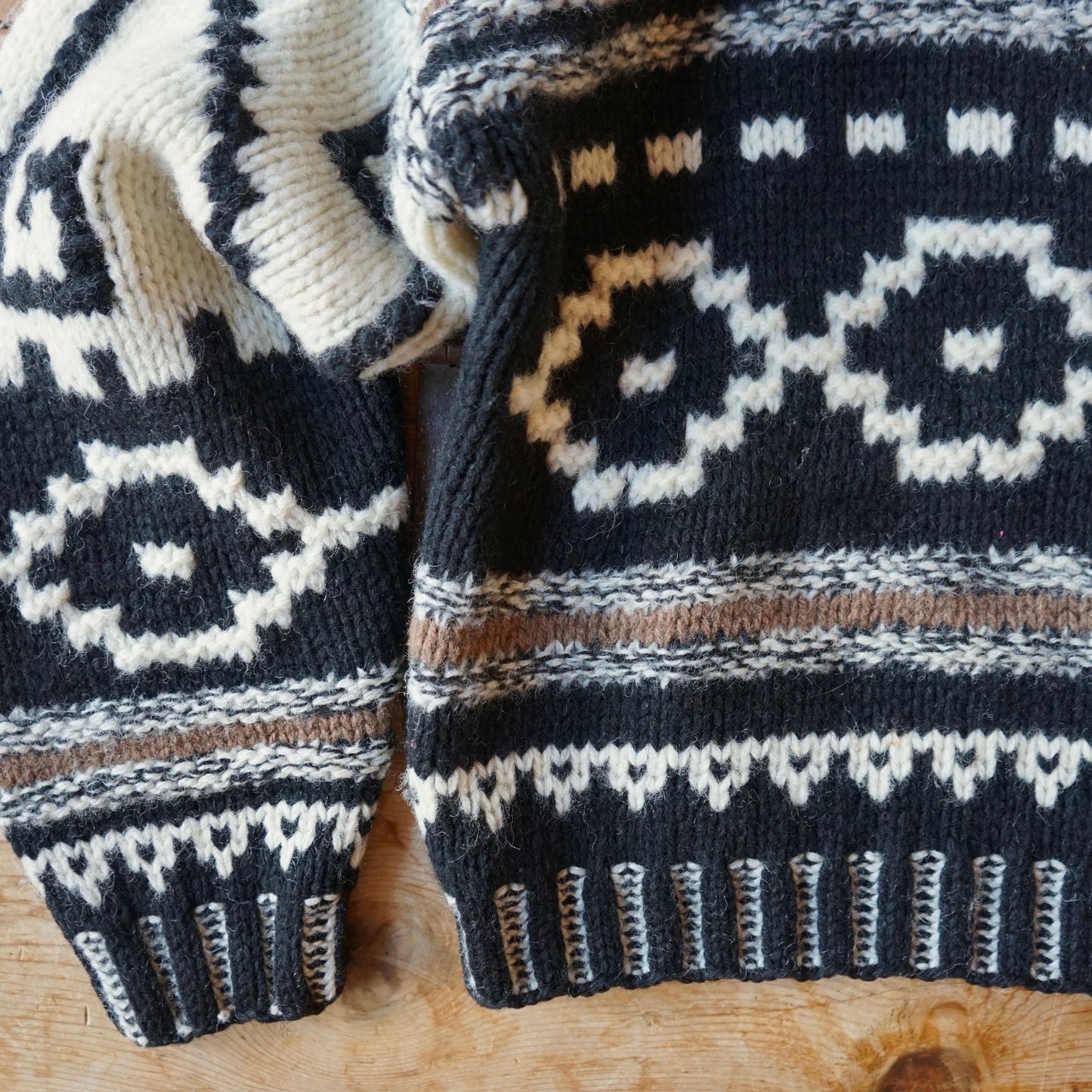 Vintage SML 100% Wool Sweater Size S/M