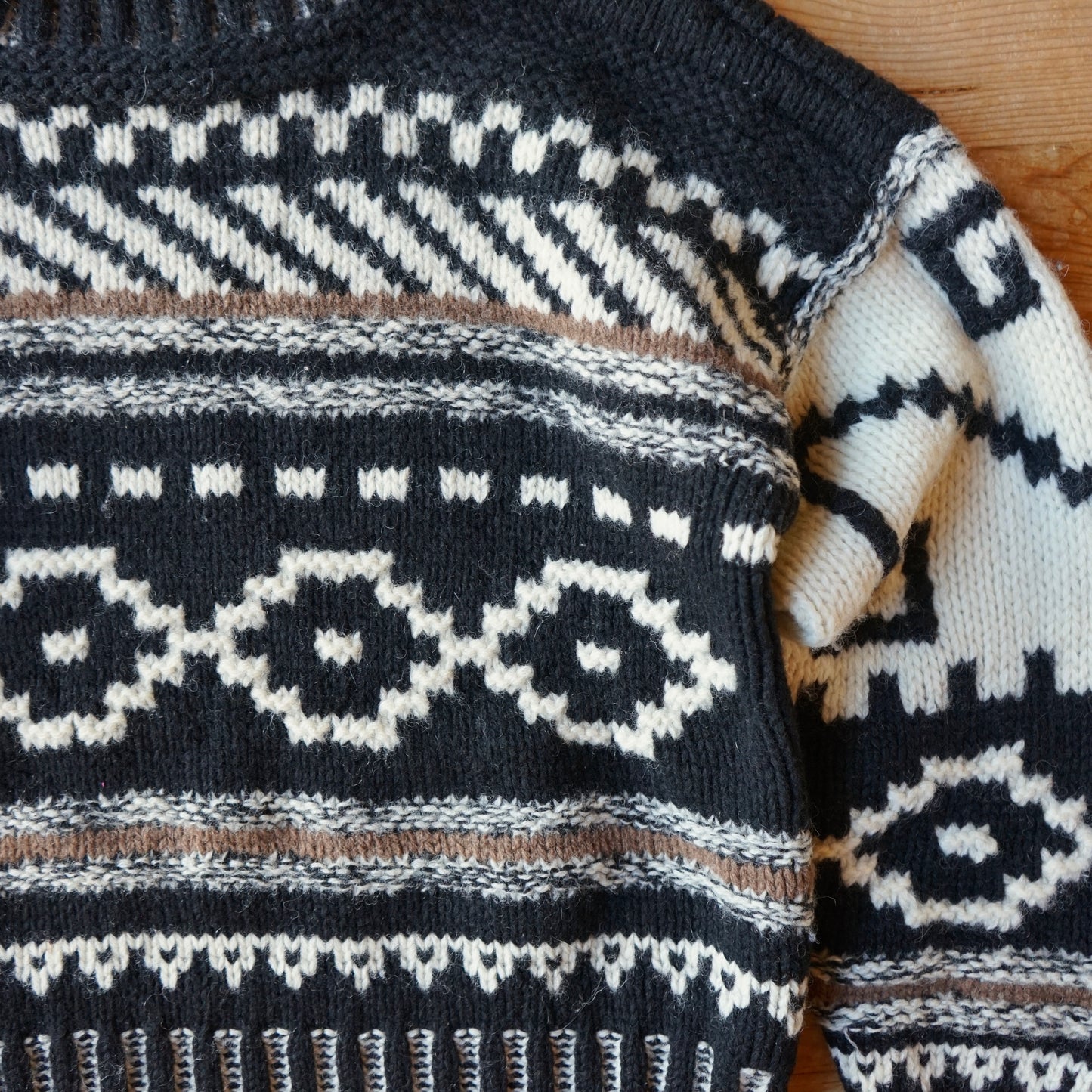 Vintage SML 100% Wool Sweater Size S/M