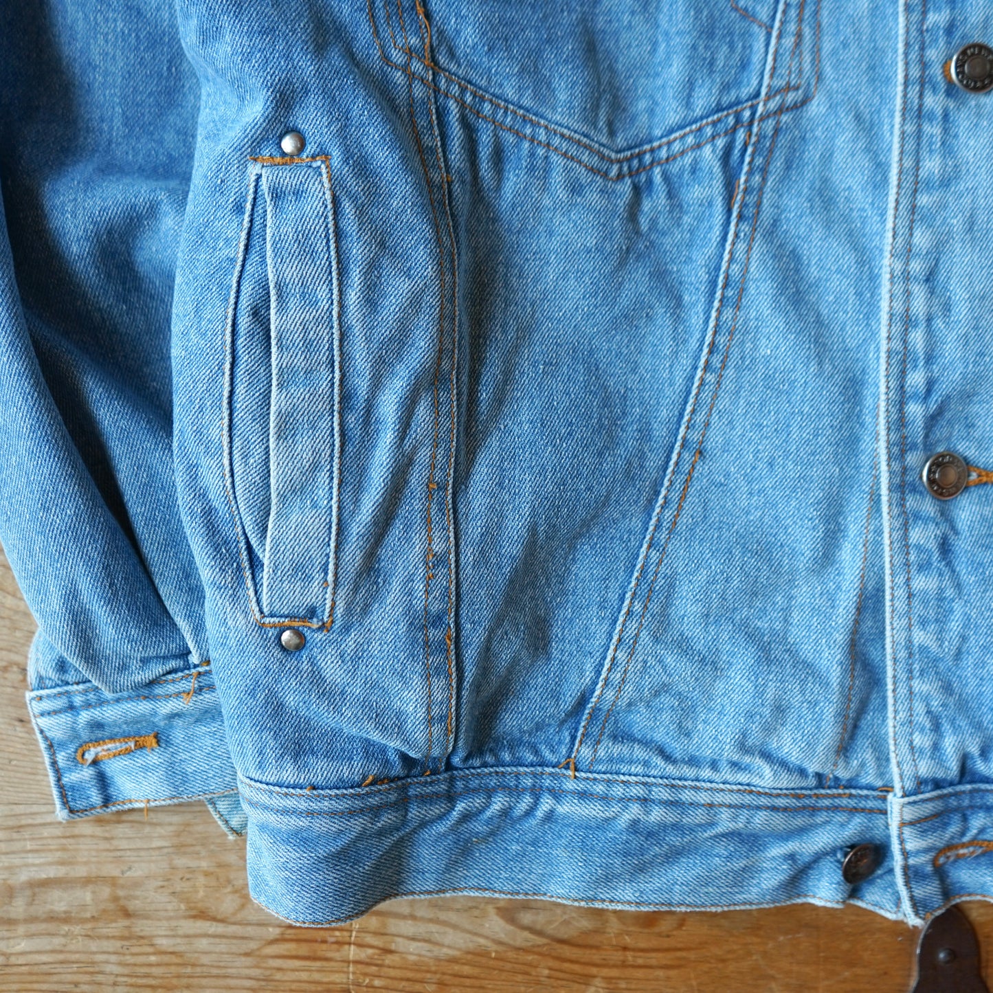 Vintage Todays News Built In Hoodie Jean Jacket Size M/L